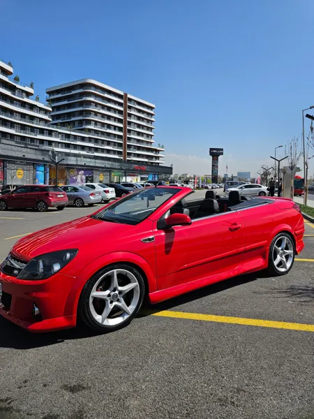 Opel Astra, yoldan bir kare